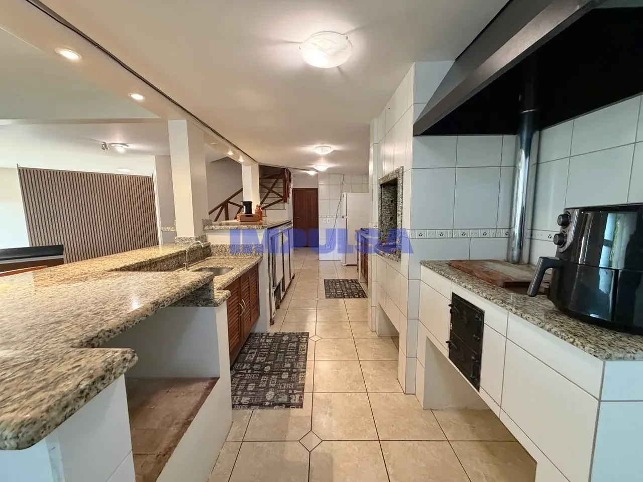 Furnished single-story house with 1 bedroom and open kitchen
