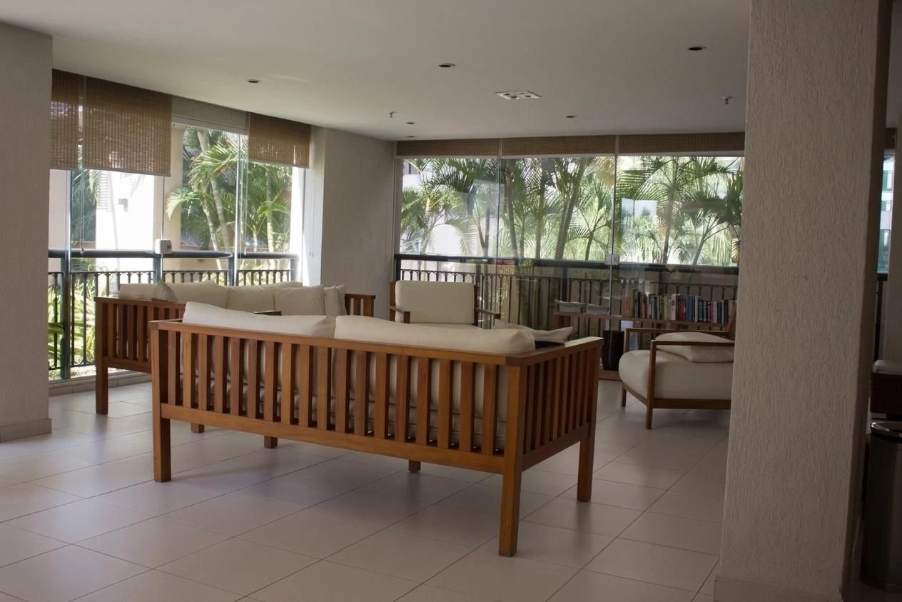 2-bedroom apartment with a glass-enclosed balcony — photo 17