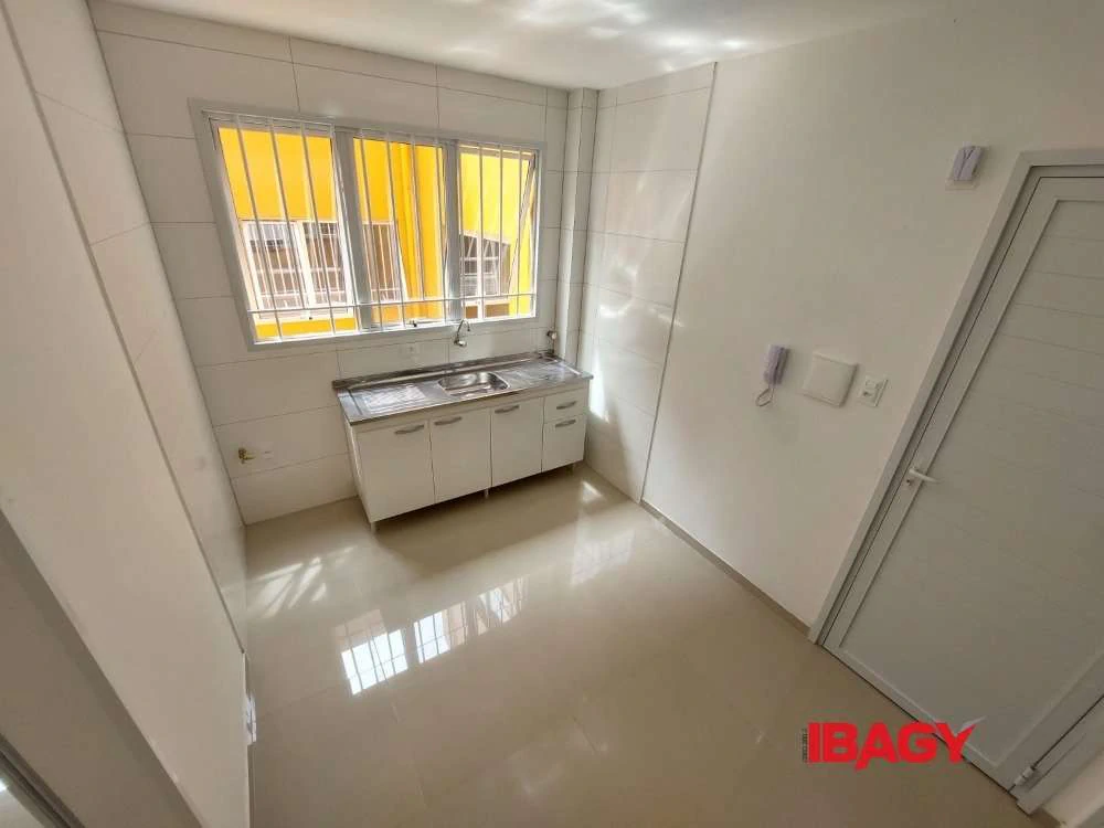 1-bedroom apartment with a separate kitchen and 24 m² — photo 2