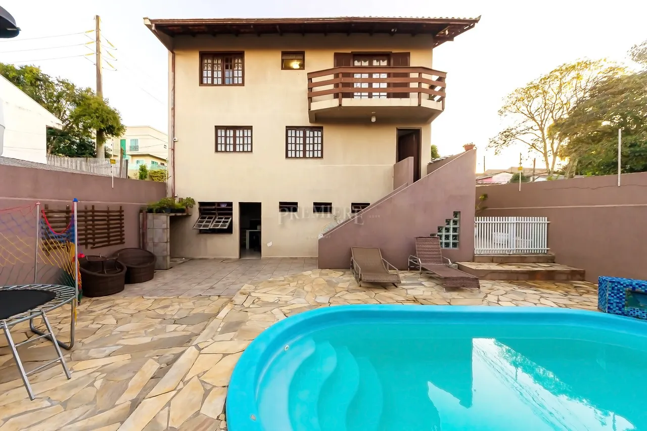 3-bedroom house with private garden and BBQ