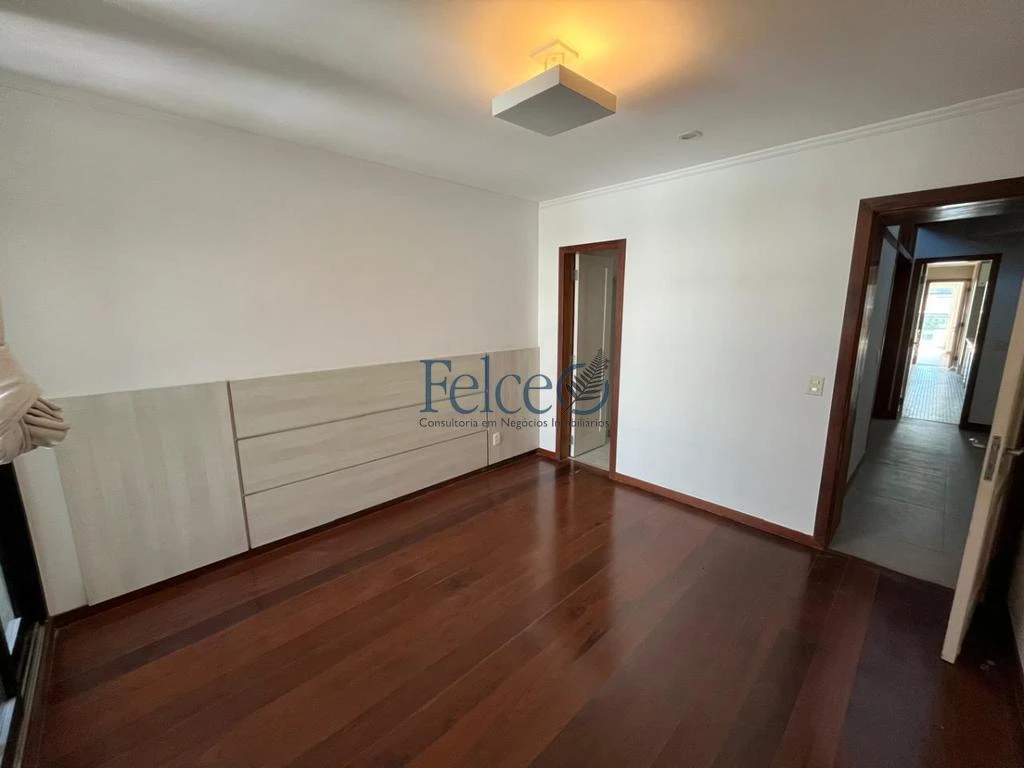 Penthouse apartment with 4 en-suite suites — photo 17
