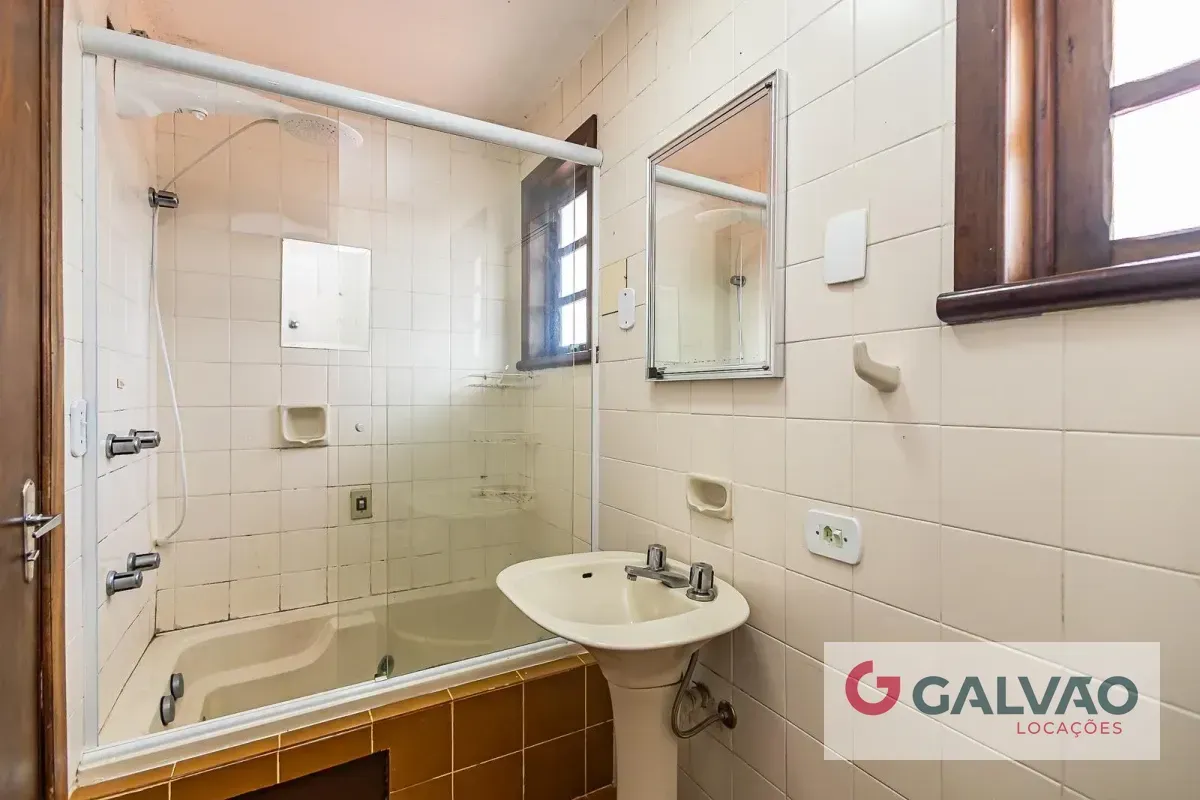 Ванна та 3 спальні: будинок 210 м² — photo 8