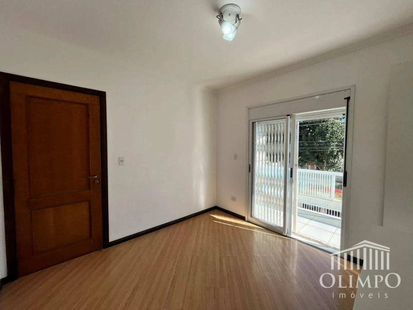 Unfurnished house with 4 bedrooms and a gas kitchen — photo 33