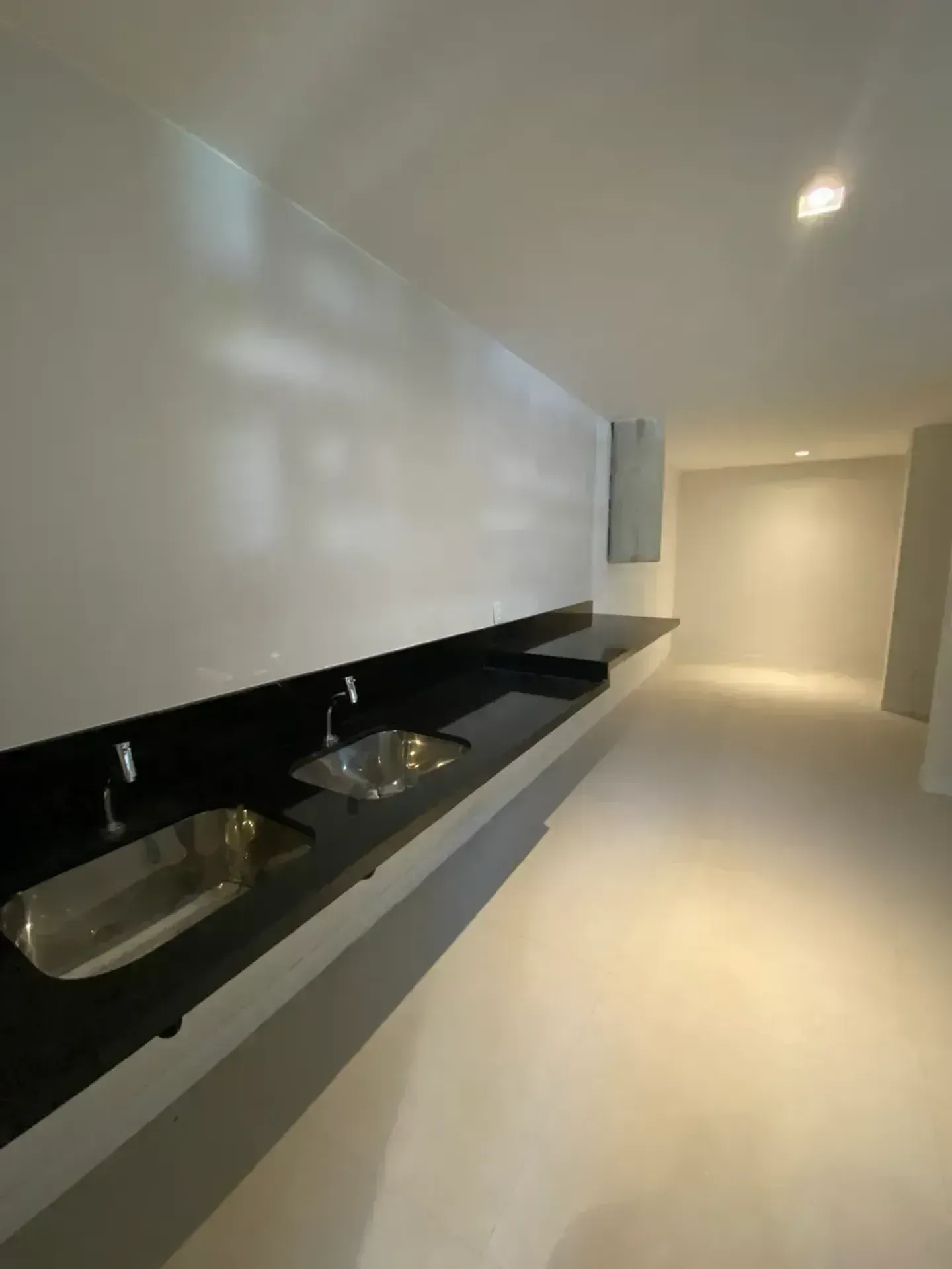 Unfurnished house with 5 bedrooms and 5 bathrooms — photo 42