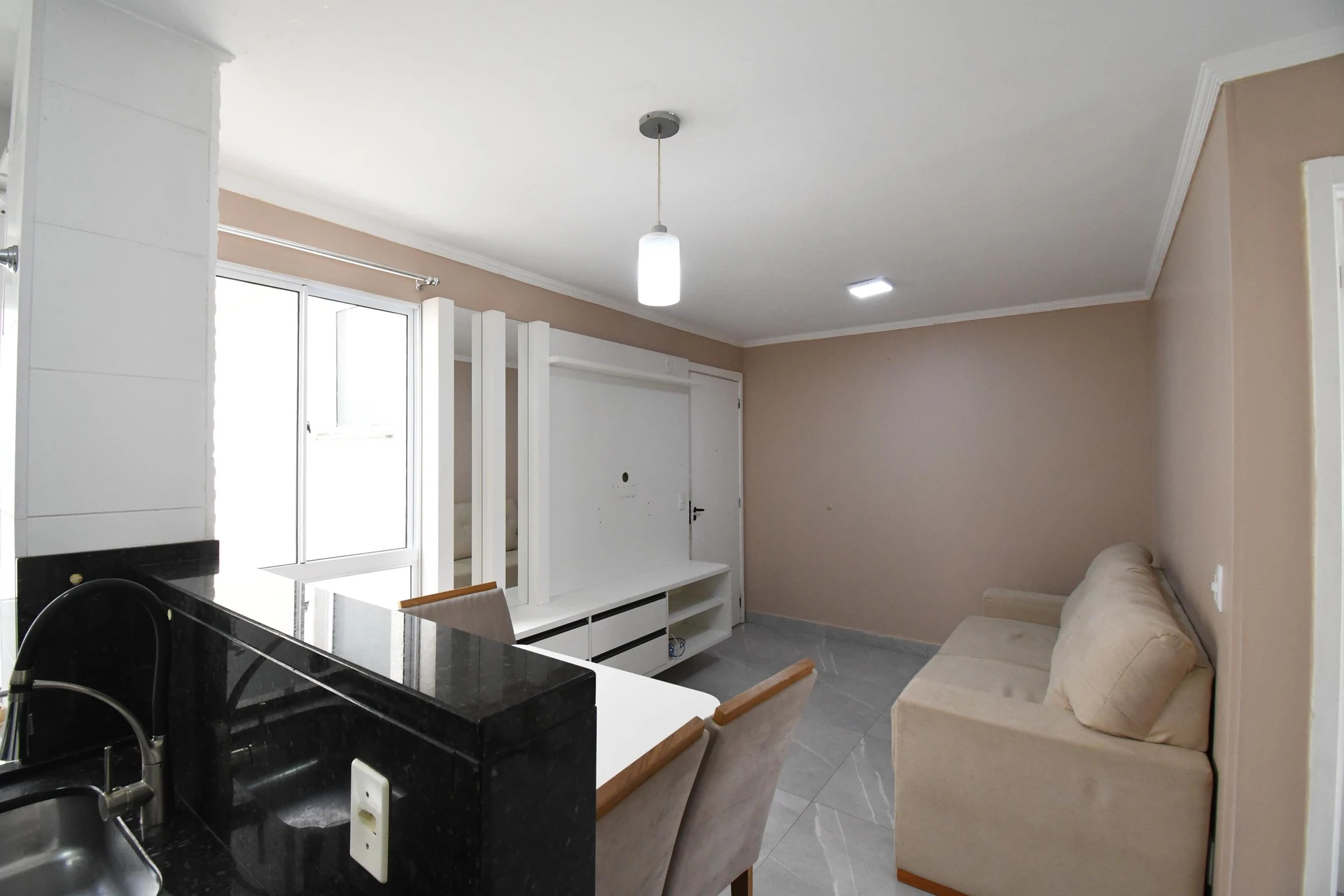 2-bedroom apartment in a building with a gym — photo 16