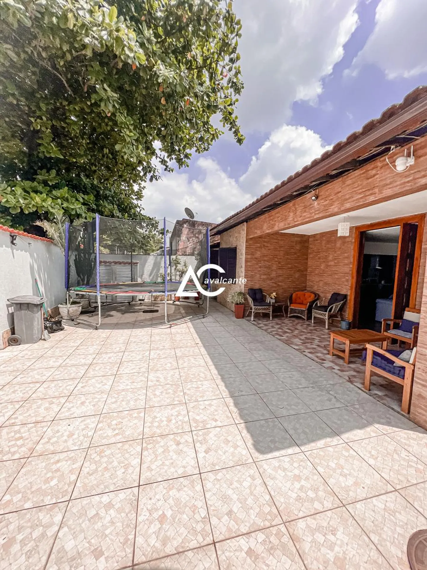 Washing machine in a 3-bedroom house, 360 m² — photo 40
