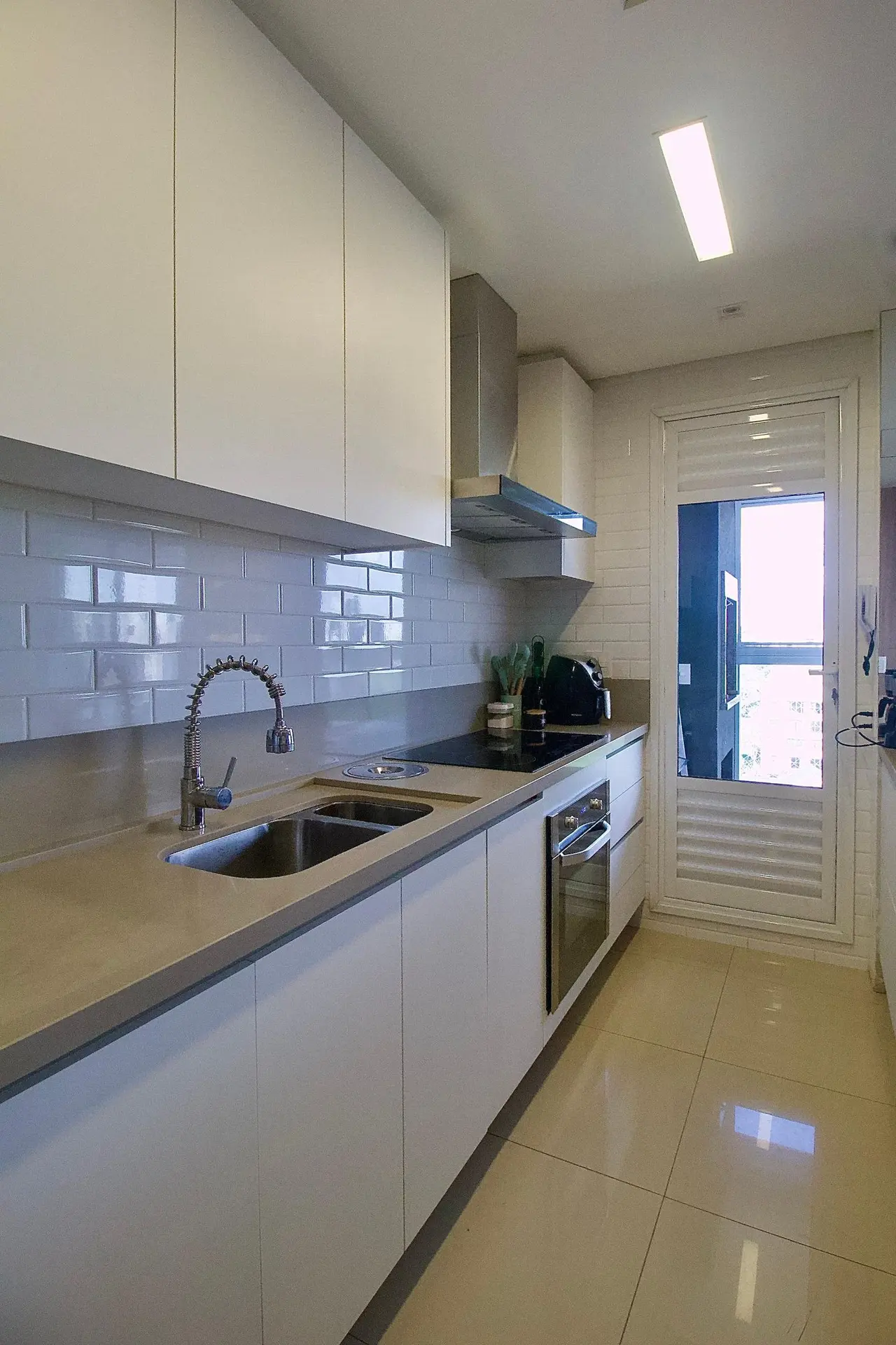 Квартира 80 м² з панорамними вікнами та заскленим балконом — photo 11