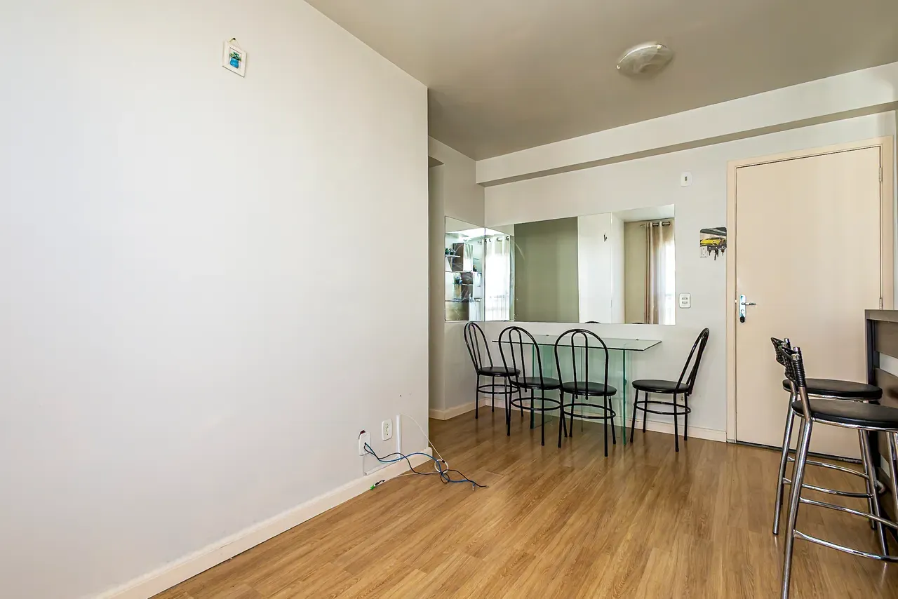 2-bedroom apartment with wood or laminate floors in Curitiba — photo 20