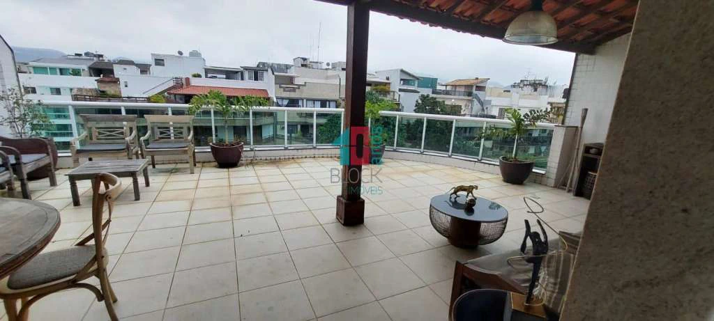 Furnished apartment with 3 en-suite bedrooms and 2 spots — photo 22