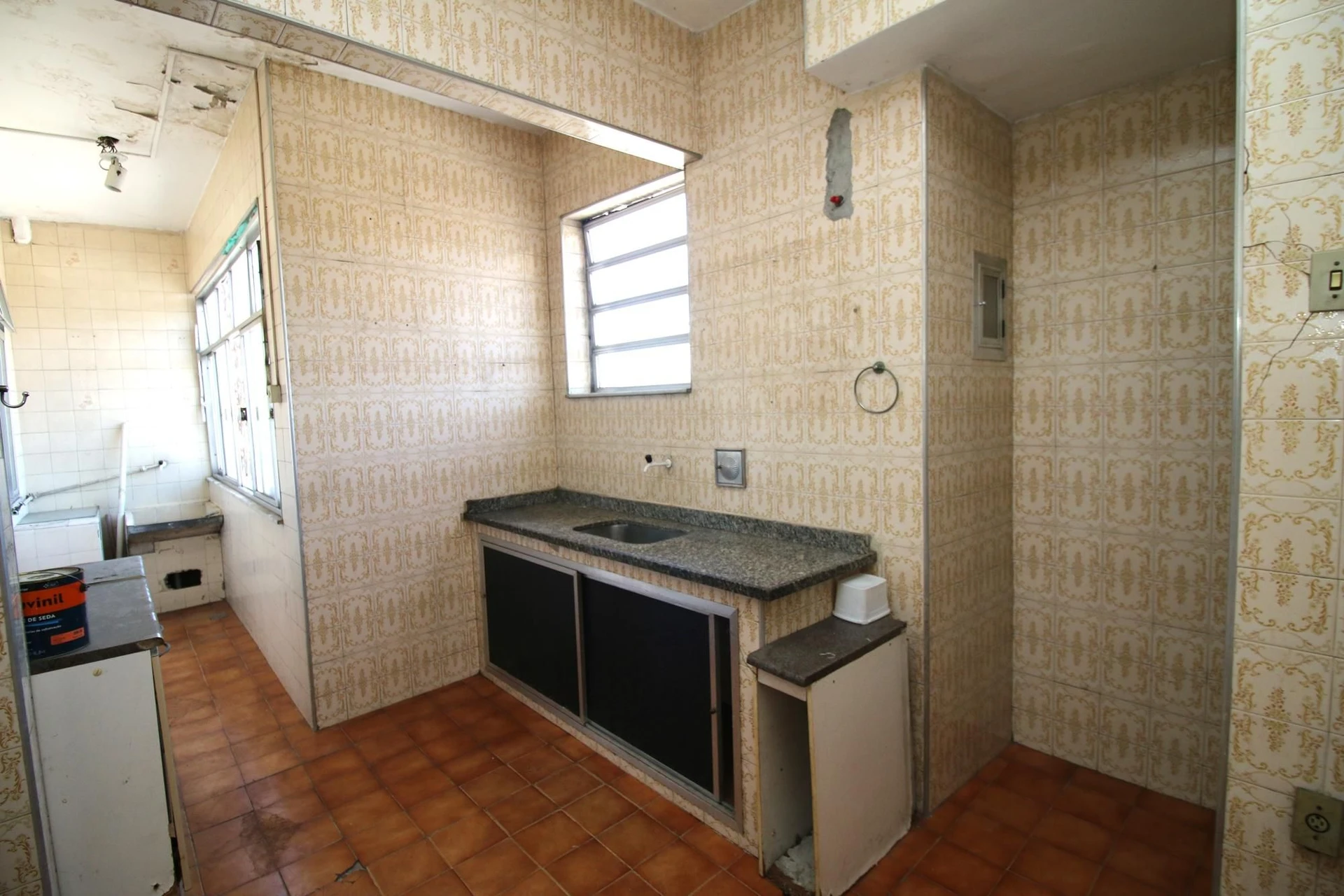 Apartamento sem mobília com 3 quartos e 1 banheiro