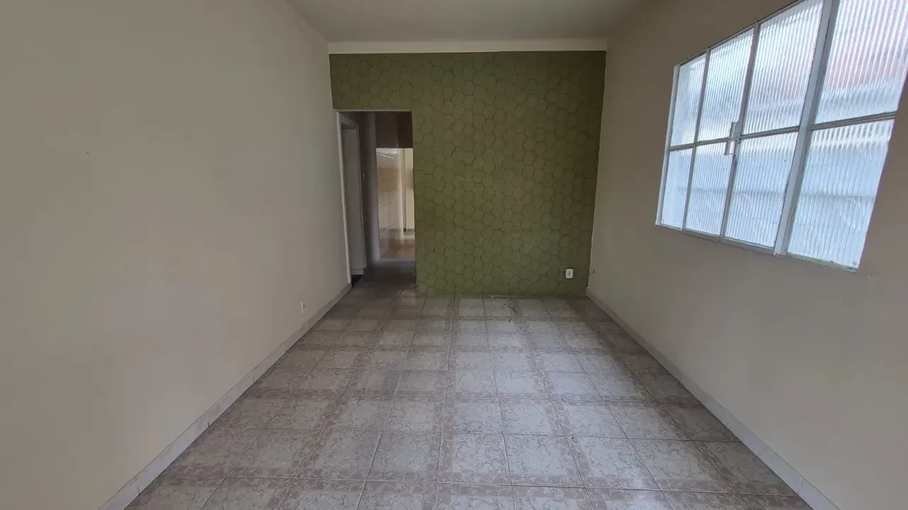 Linear street-facing house with 2 bedrooms and a backyard — photo 6