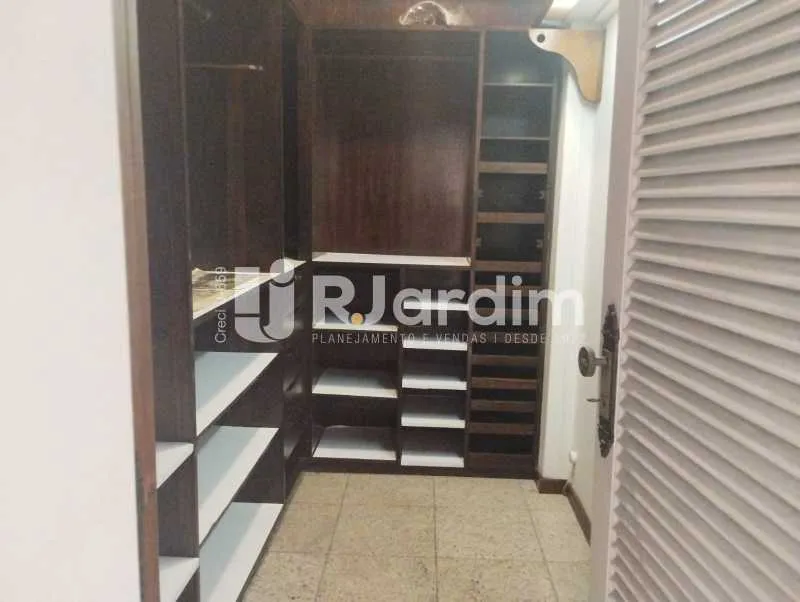 4-bedroom apartment with 200 m² on the 2nd floor — photo 22