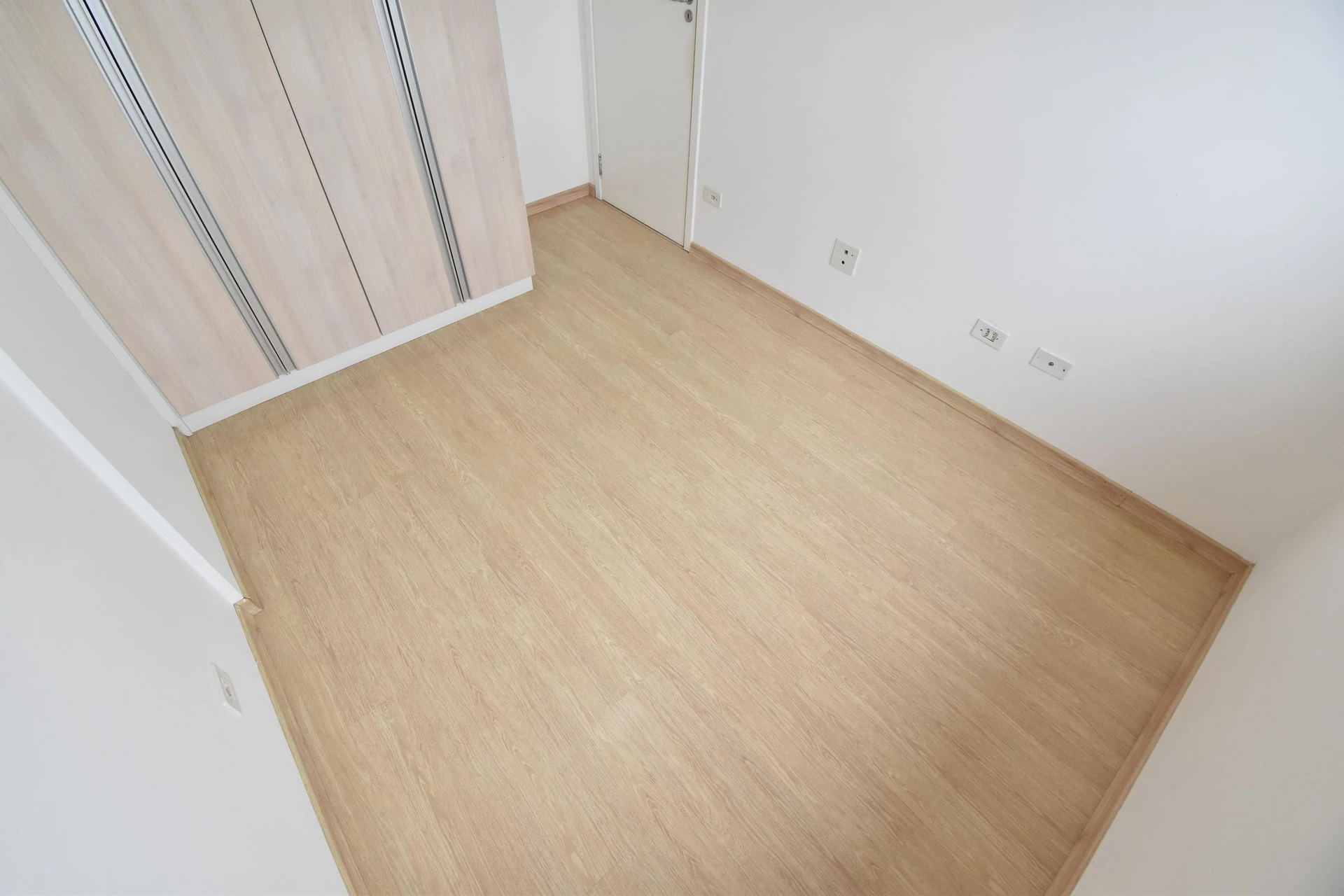 2-bedroom apartment with a grill on the balcony — photo 34
