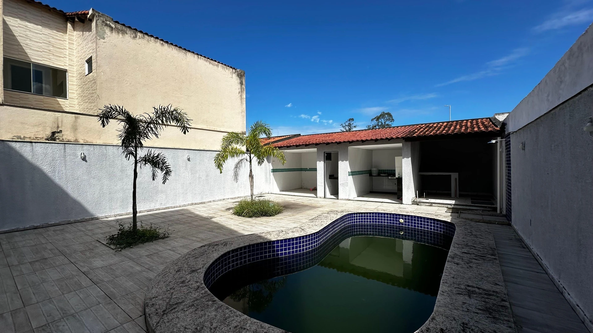 Casa com 4 quartos e 3 suítes, 2 vagas de garagem — photo 23