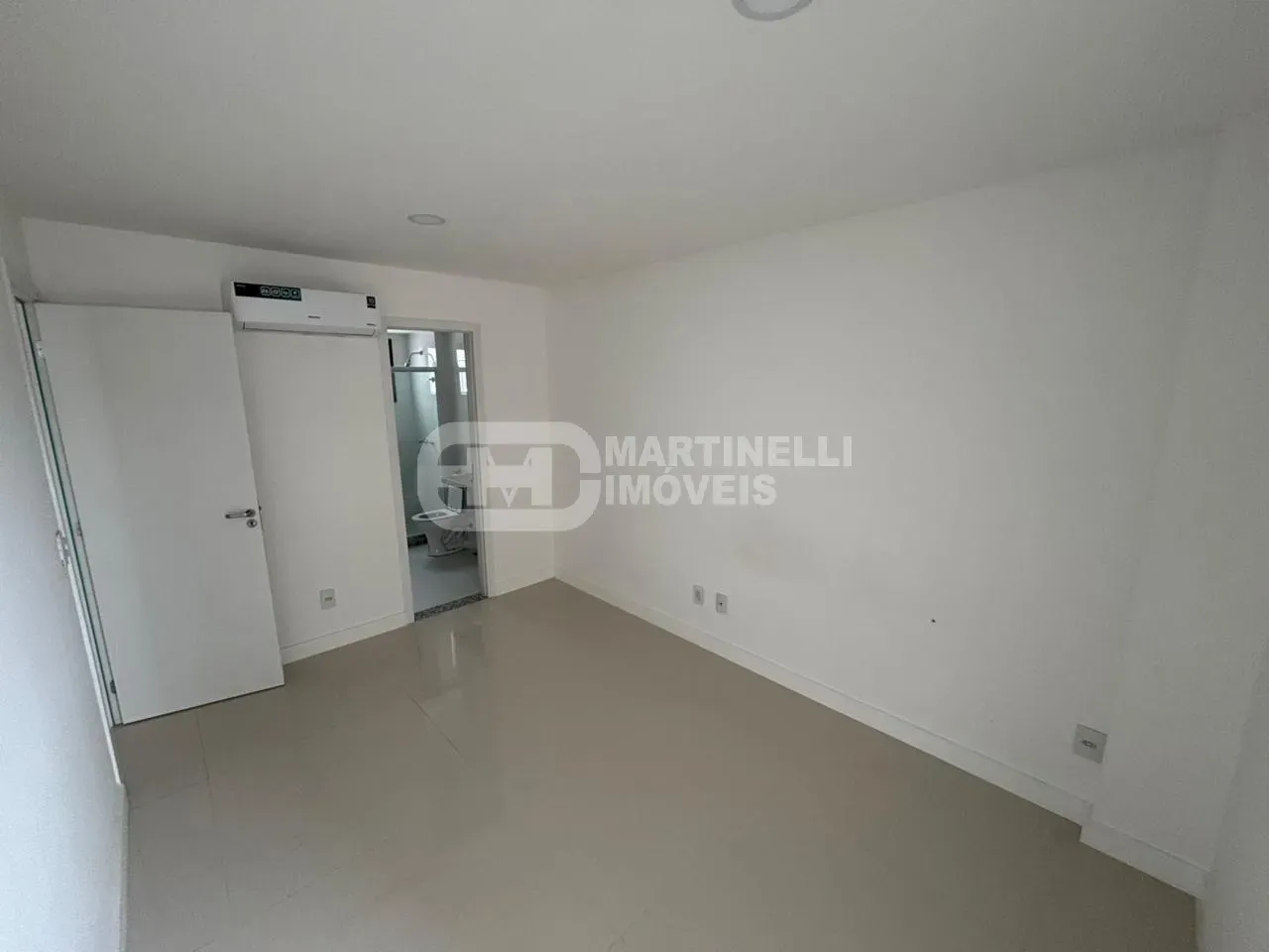 3-bedroom apartment with a separate, enclosed kitchen — photo 16