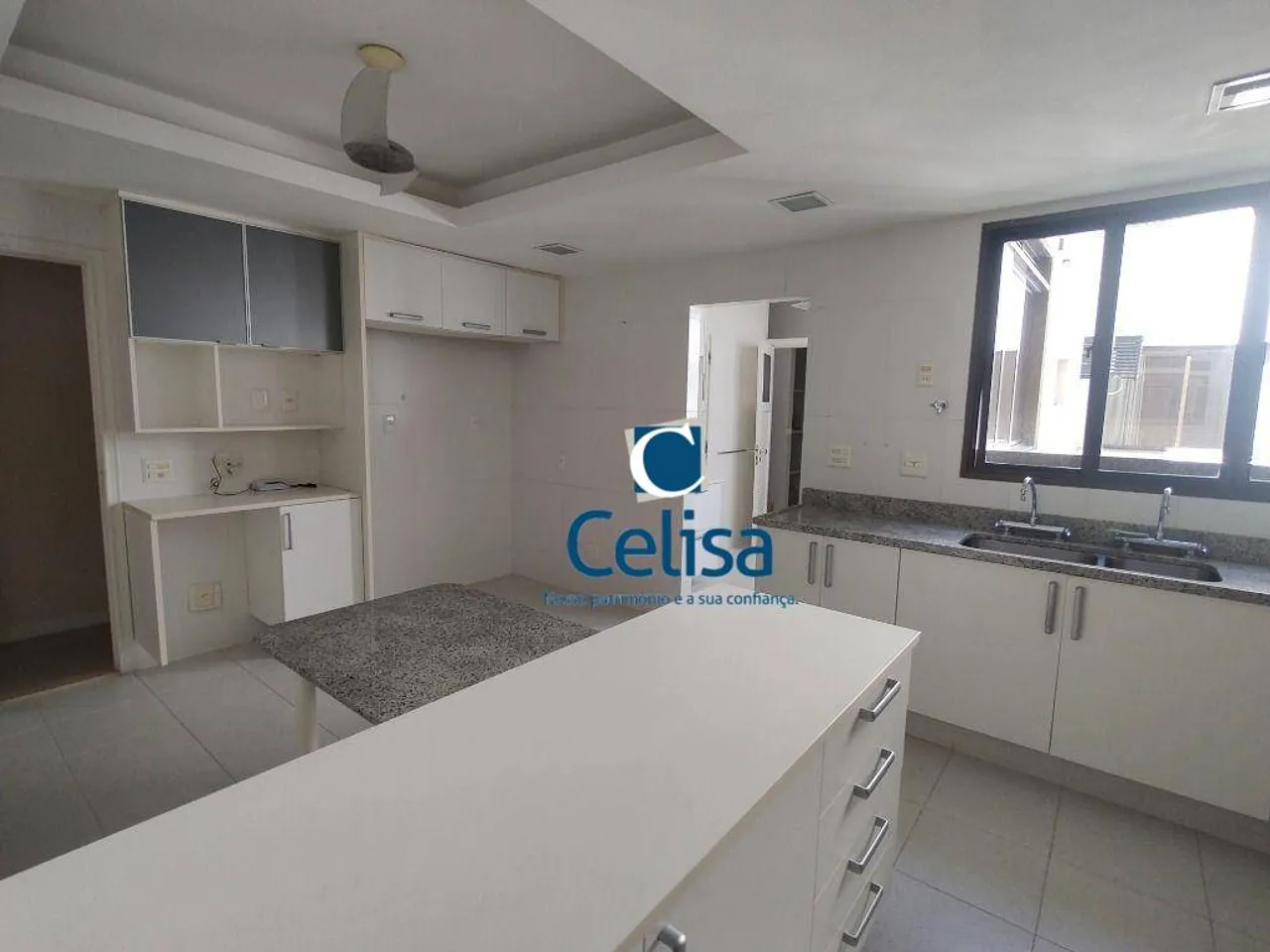 294 m² apartment with 3 bedrooms and 4 bathrooms — photo 20