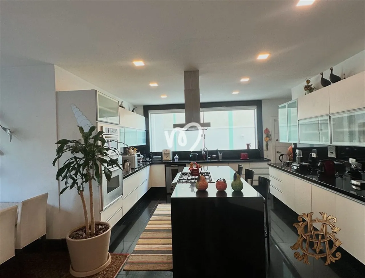 House with 5 bedrooms and 5 bathrooms plus open-plan kitchen — photo 7