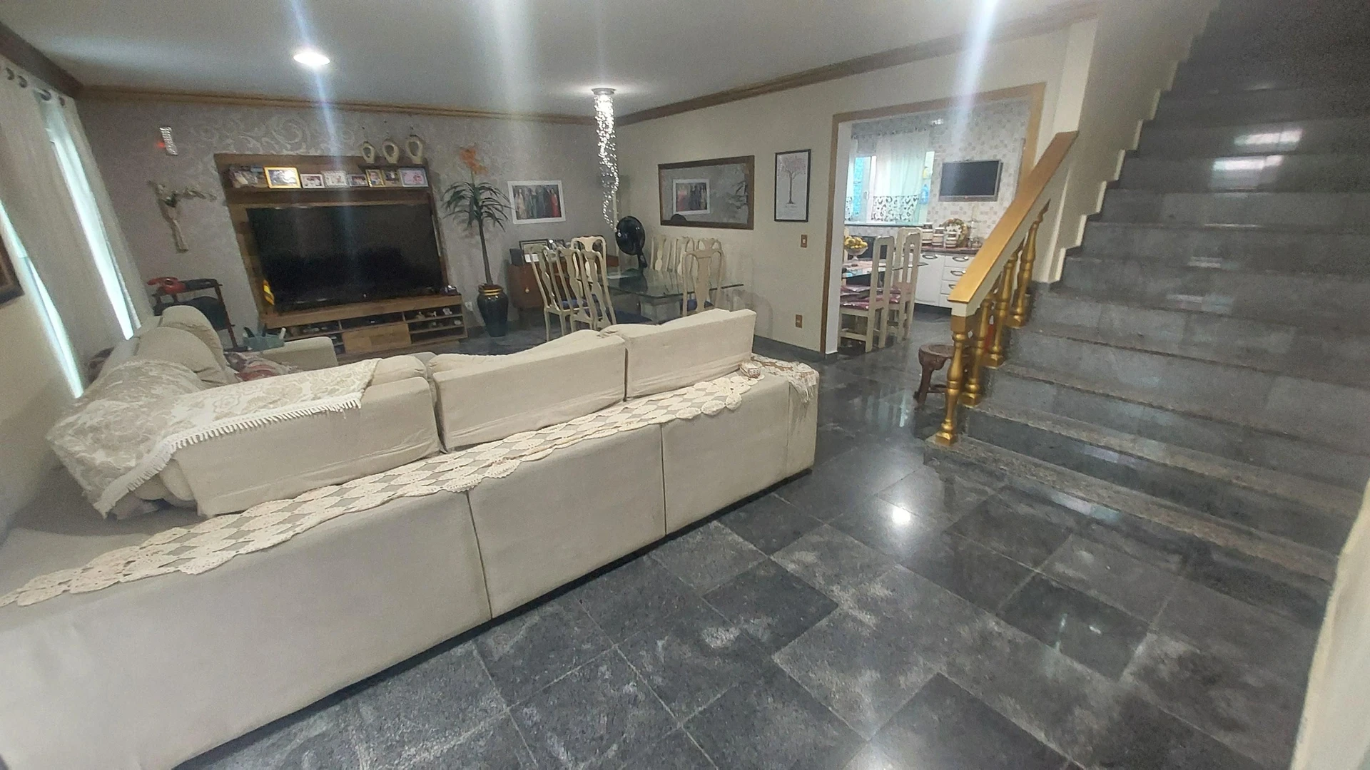 4-bedroom house with a dishwasher