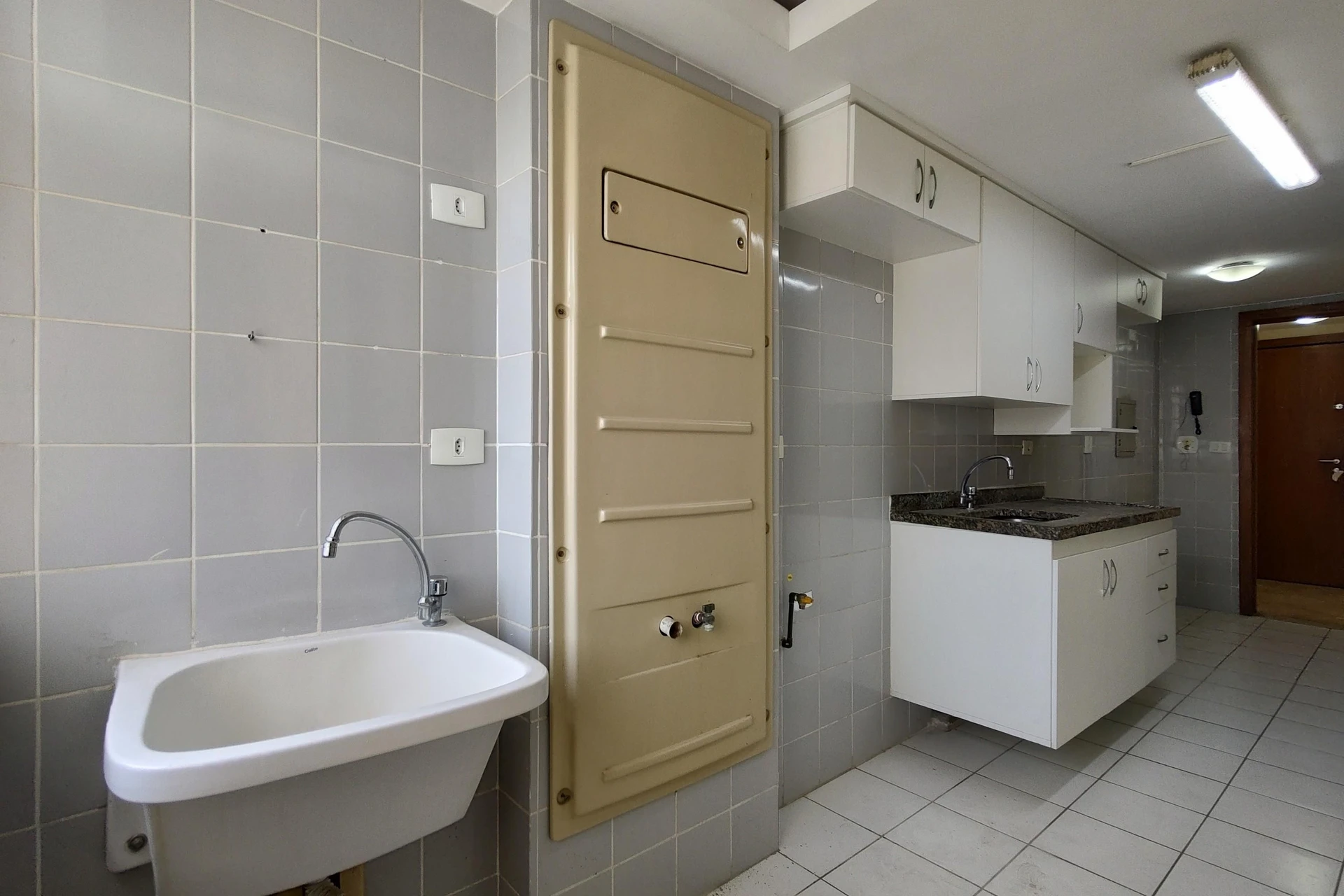 99 m² apartment with a water view and a washing machine — photo 55