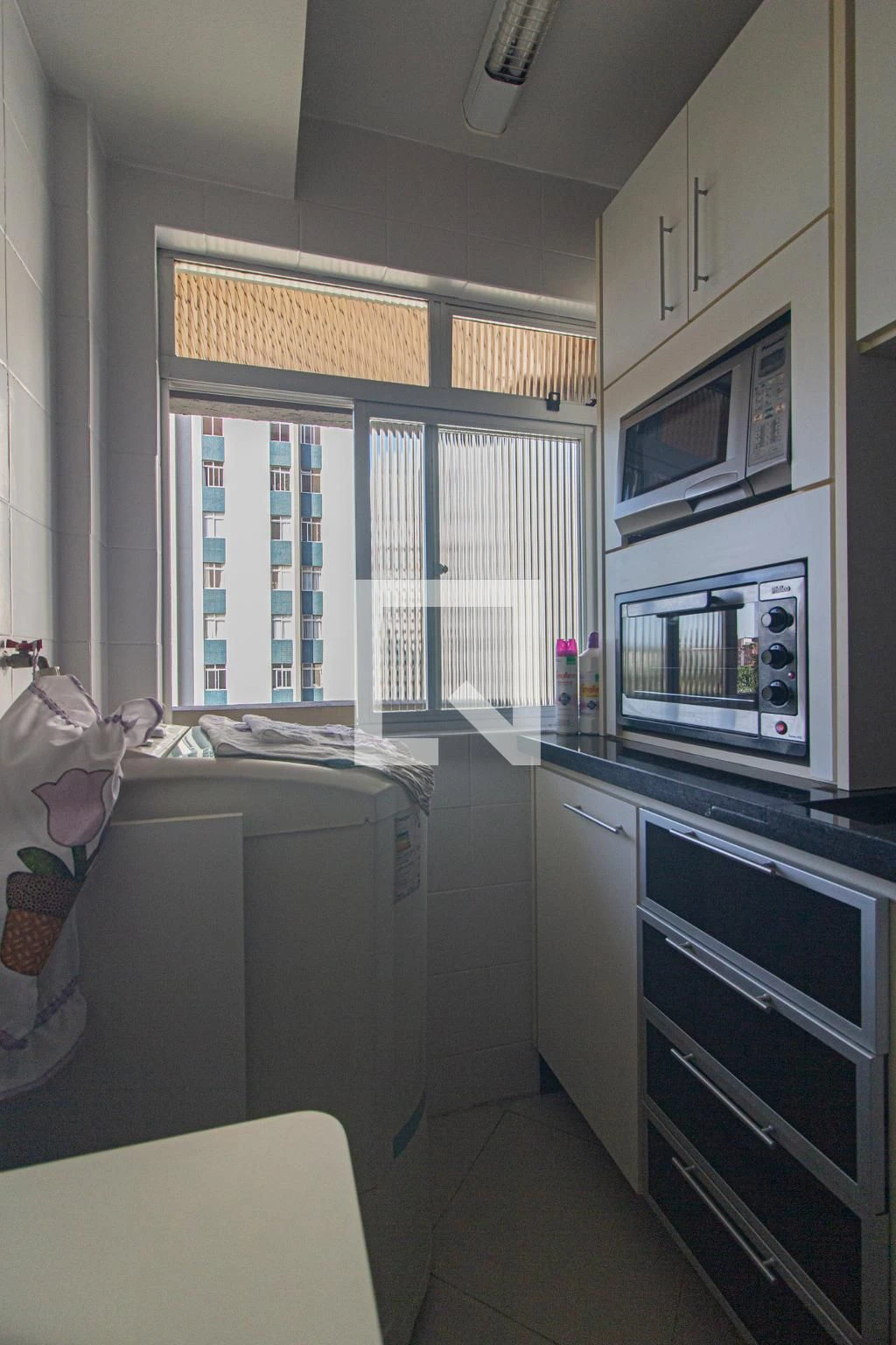 Furnished apartment, 97 m², with a glass-enclosed balcony — photo 3