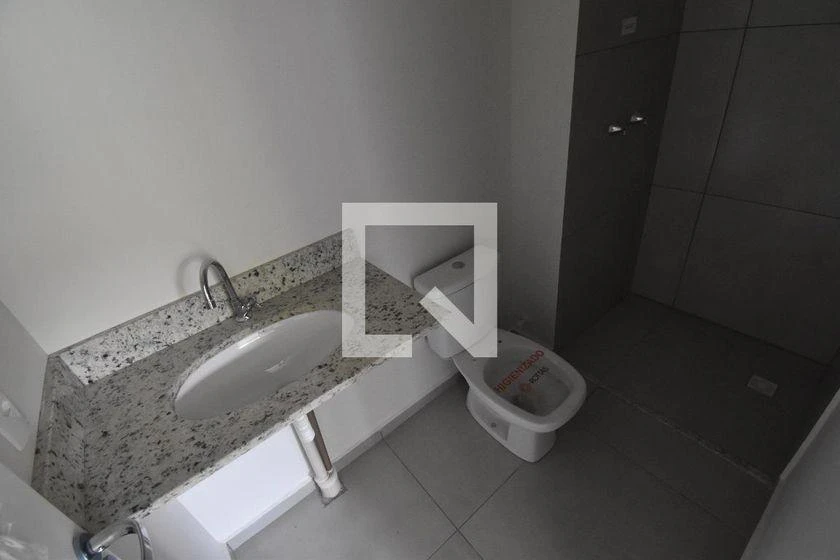 Balcony with a grill in a 2-bedroom apartment, 53 m² — photo 24