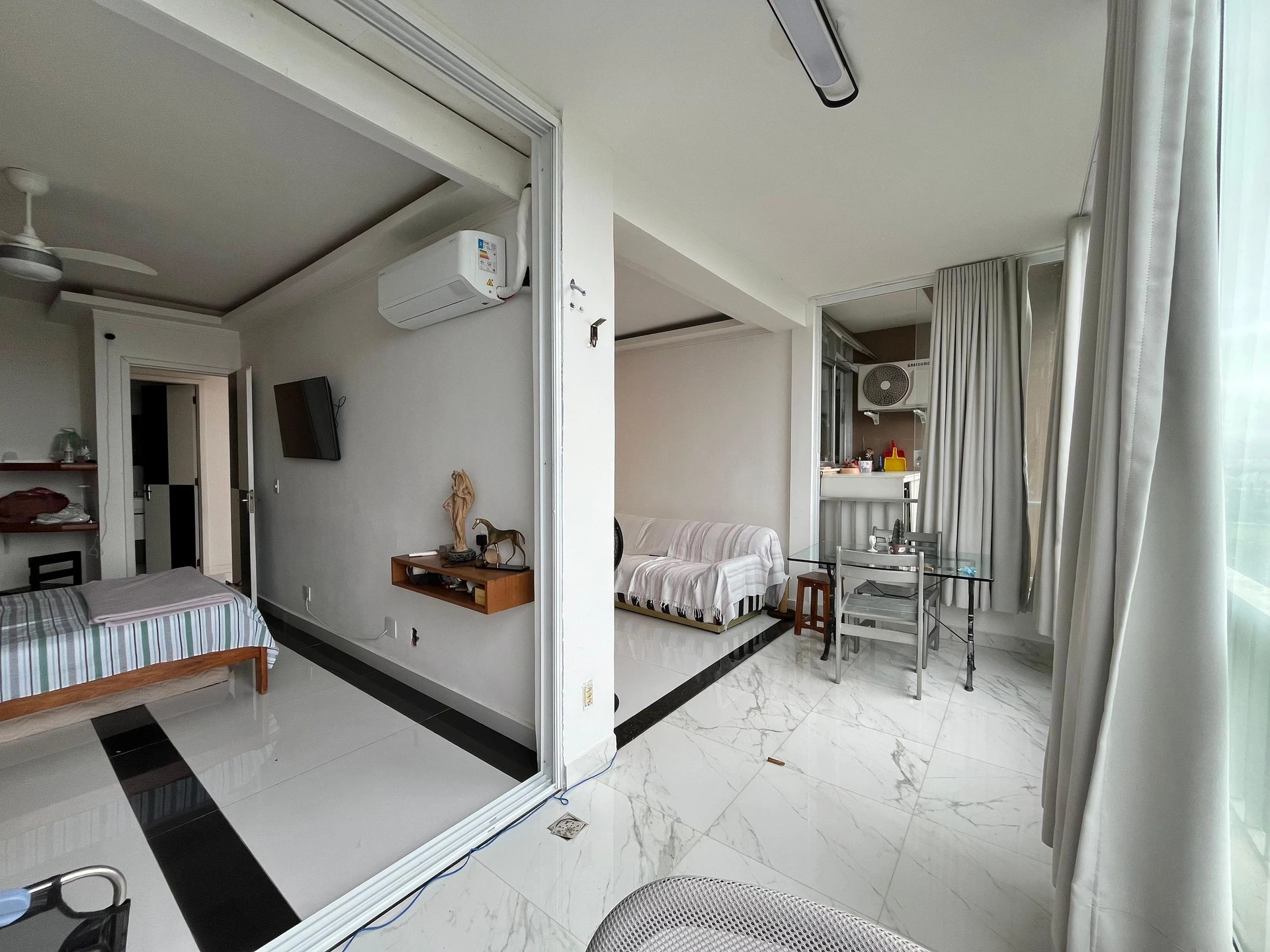 Floor-to-ceiling windows in a one-bedroom apartment, 70 m² — photo 11