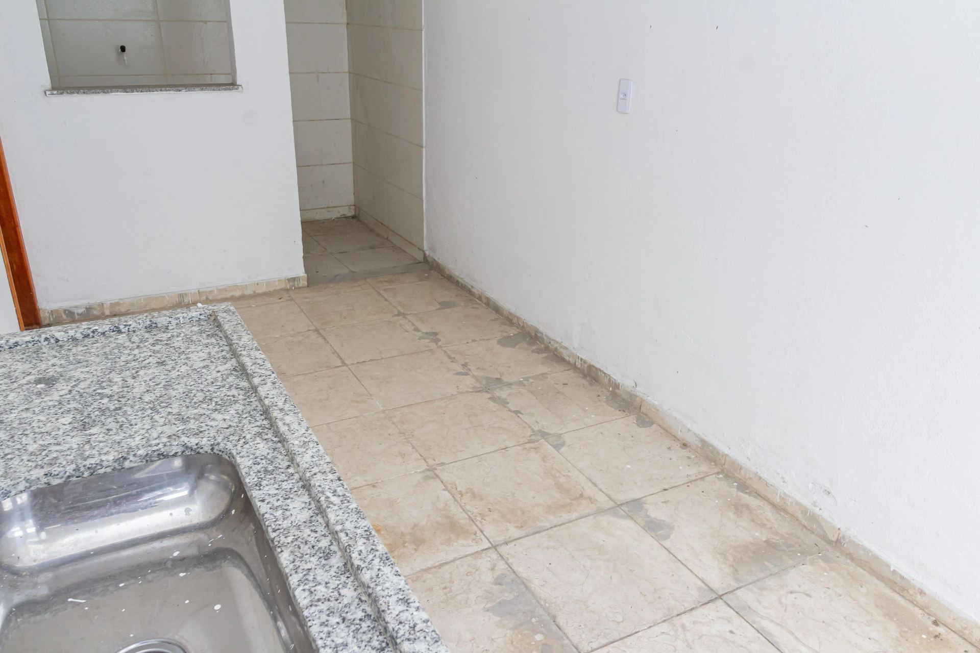 Studio unit with 1 bedroom, ensuite bathroom, private garden — photo 25