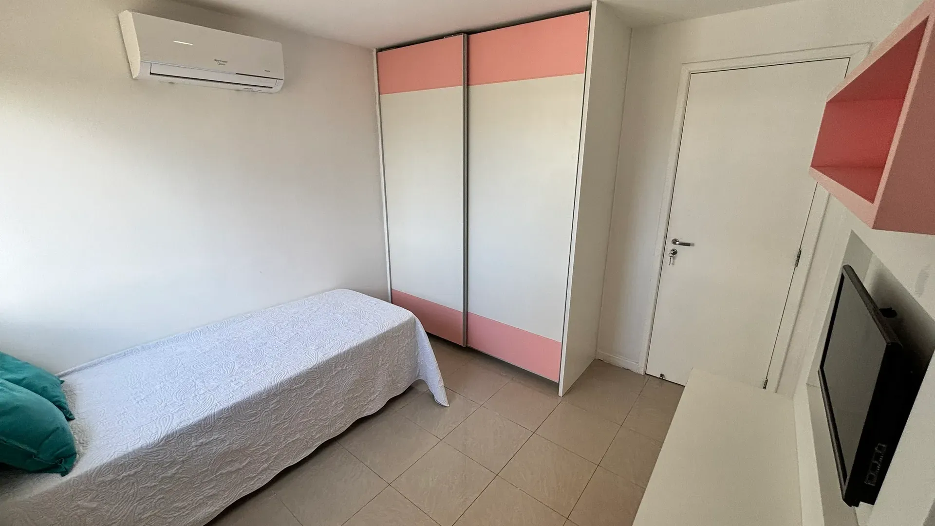 3-bedroom apartment in a building with a sauna — photo 28