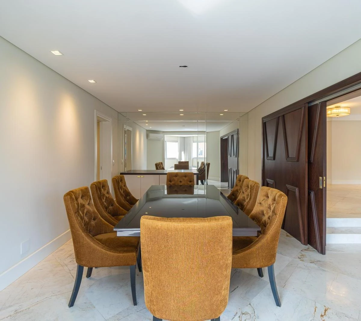 Home office in a 5-bedroom apartment, 441 m² — photo 22