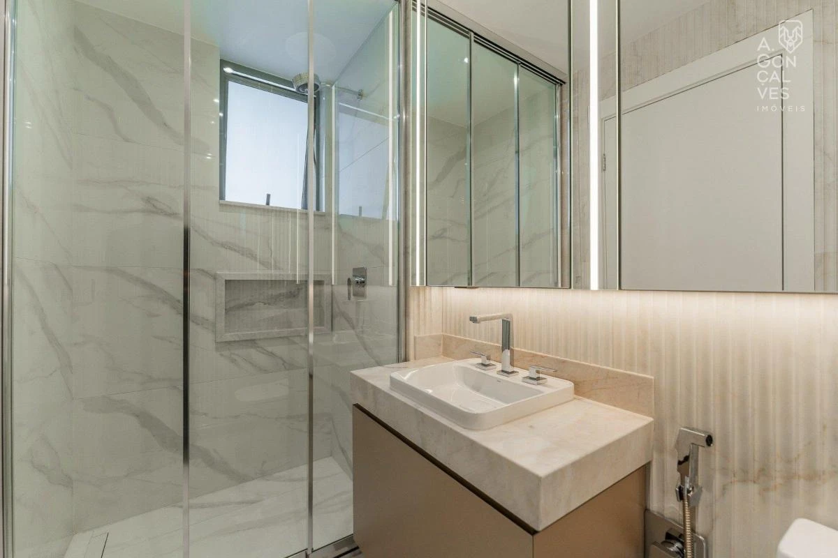 Furnished apartment with 3 en-suite bedrooms and 4 parking — photo 49