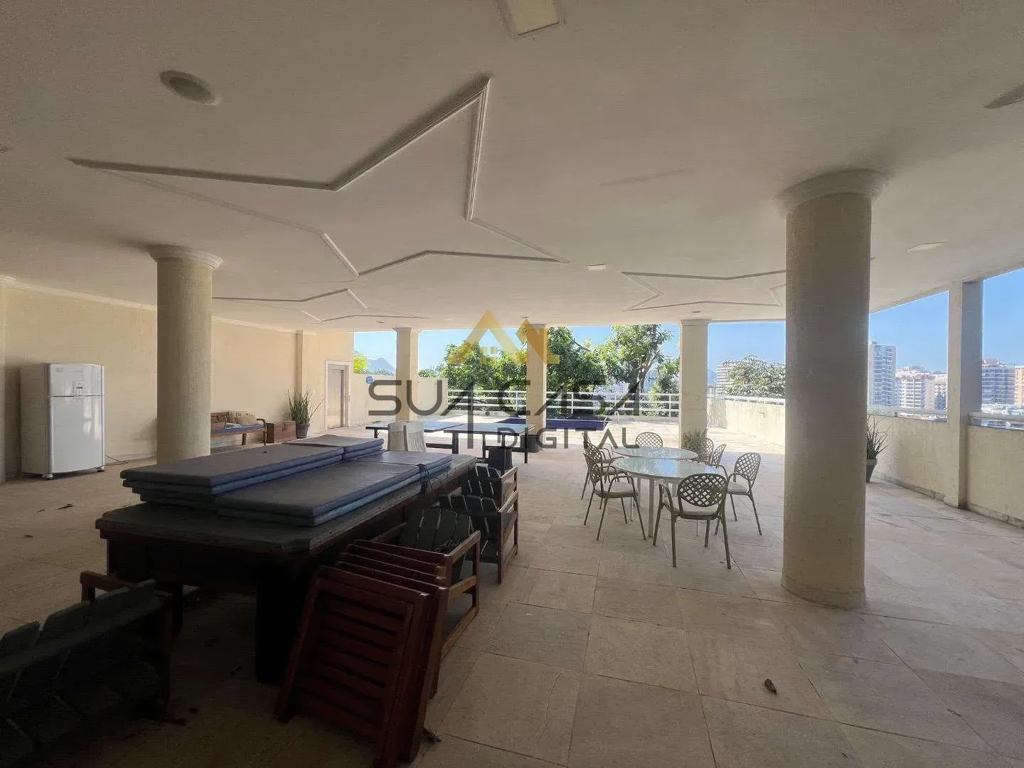 House with 5 bedrooms, 5 bathrooms and built-in wardrobes — photo 40