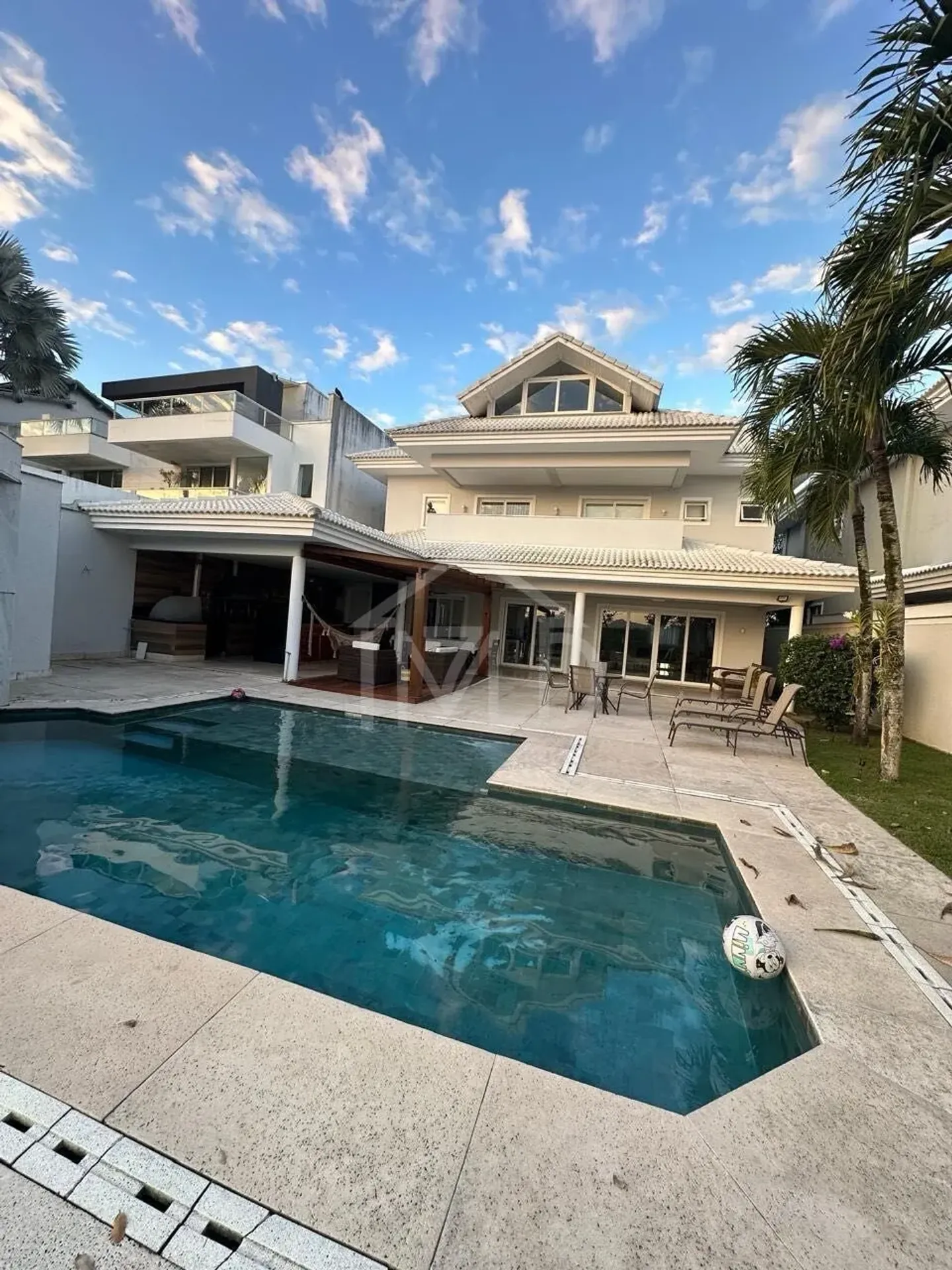 House with 4 suites, open-plan kitchen, 650 m² — photo 19