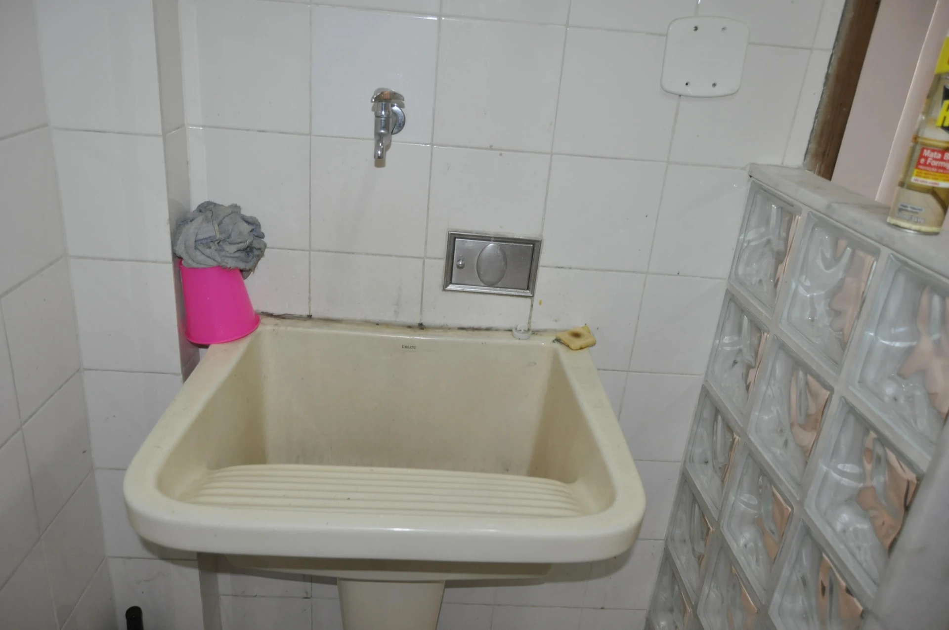 Unfurnished 2-bedroom apartment with a balcony — photo 22