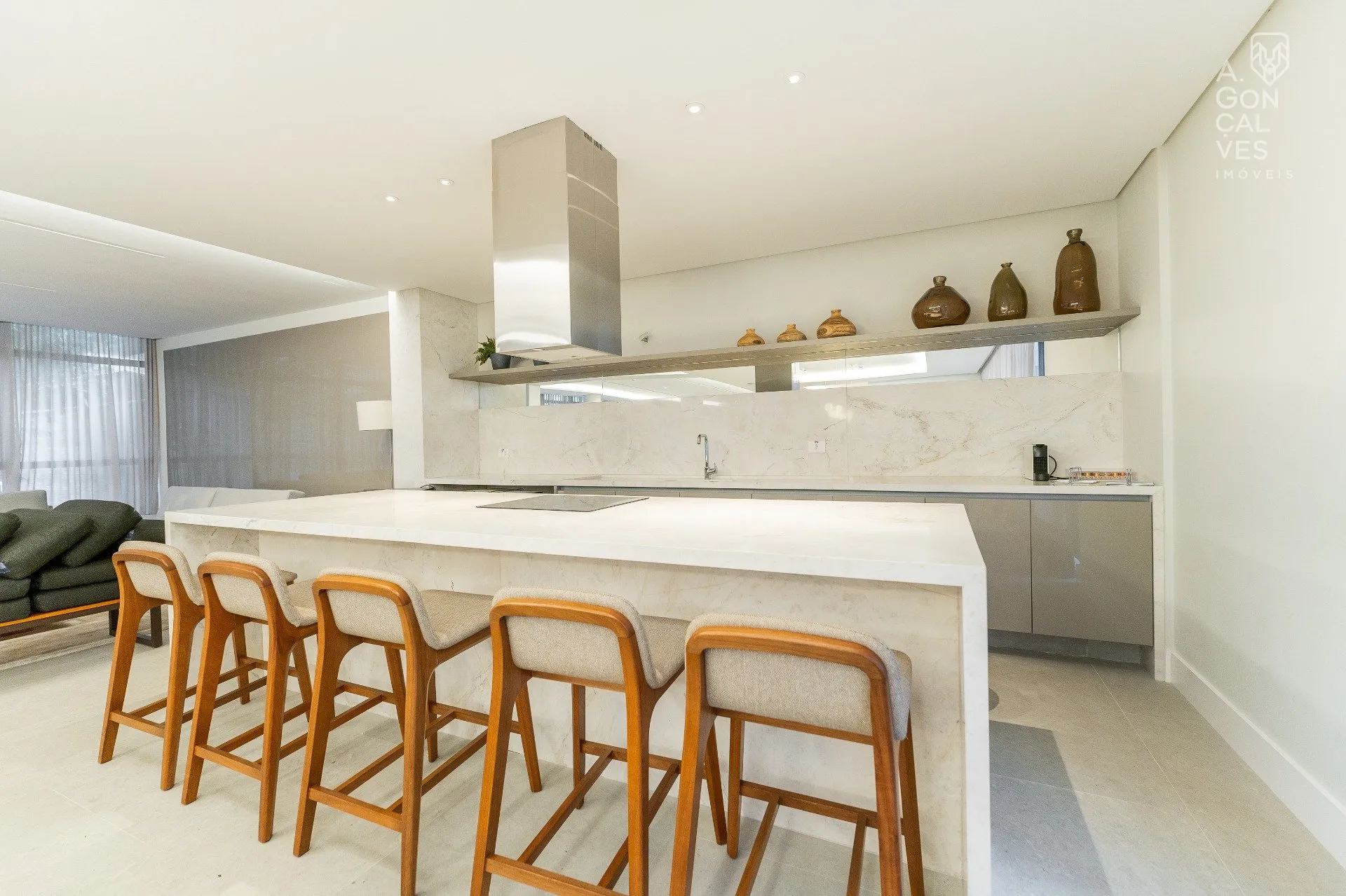 Furnished apartment with 3 bedrooms and open-plan kitchen — photo 39