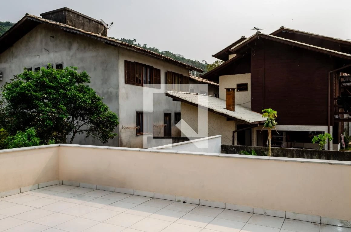 3-bedroom house with a mountain view in Florianópolis — photo 27