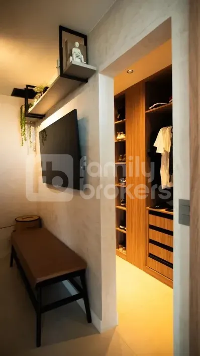 2-bedroom apartment with a glass-enclosed balcony — photo 8