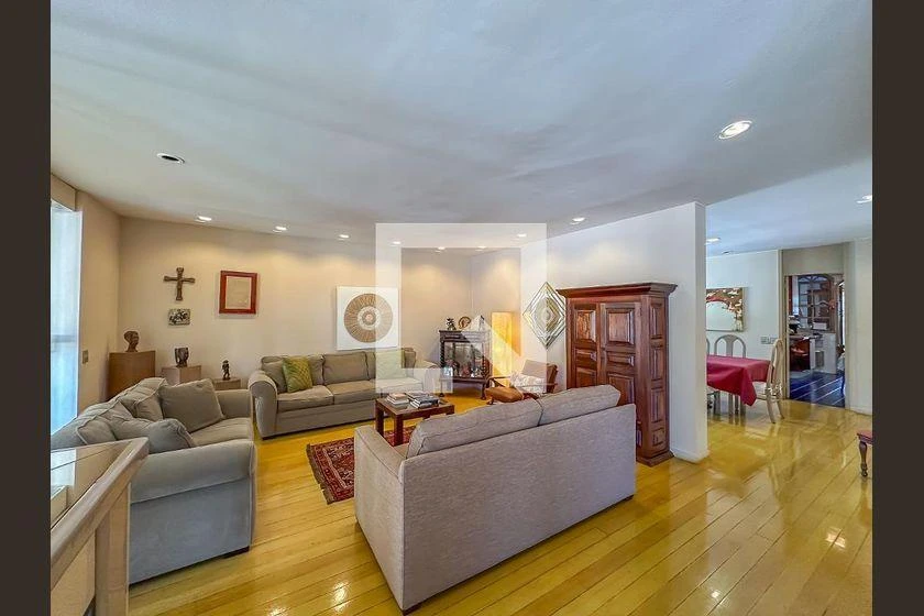 Rental apartment with 4 bedrooms, balcony and 500 m²