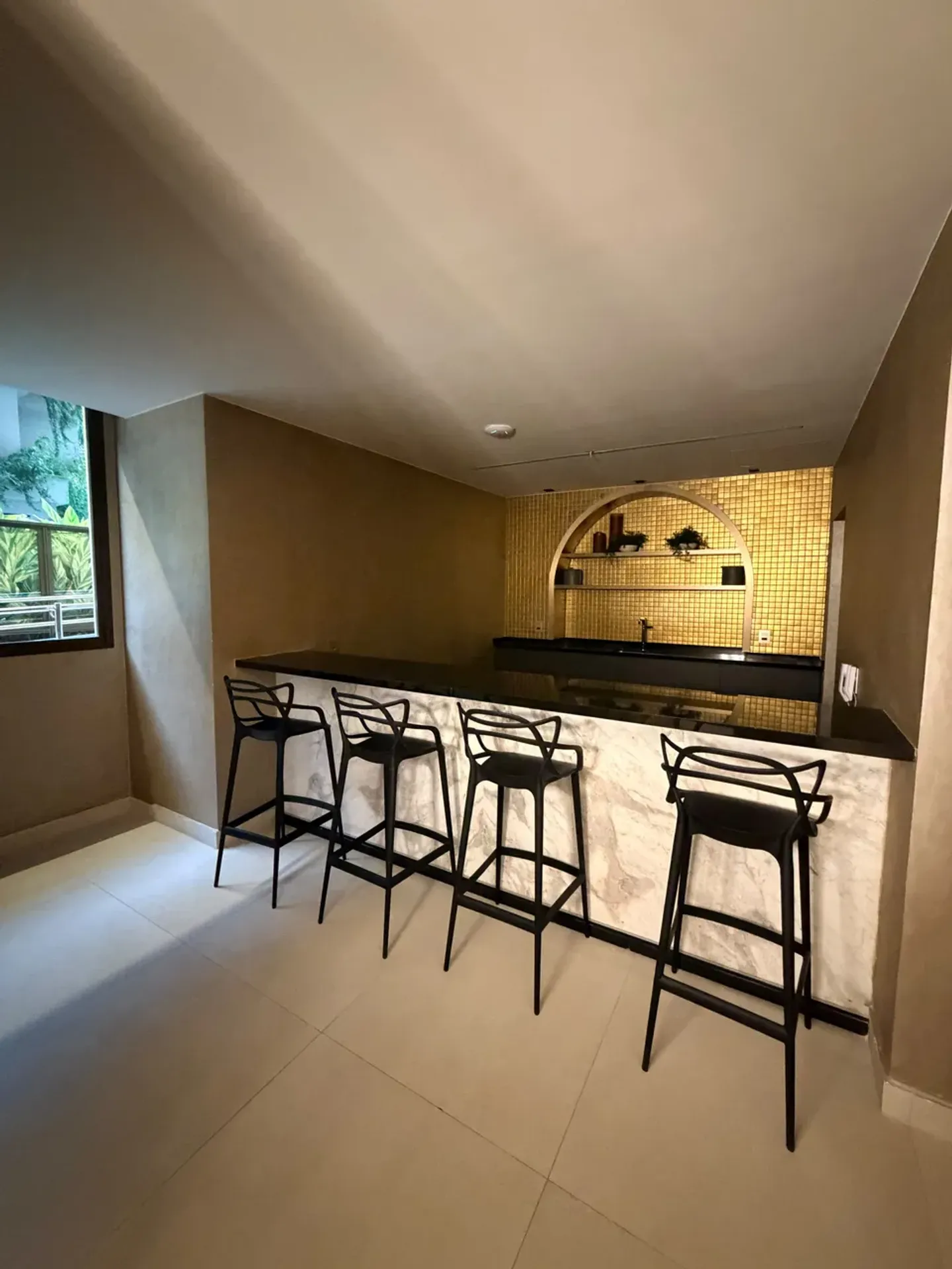 Apartamento com 4 quartos e 3 banheiros e varanda — photo 22