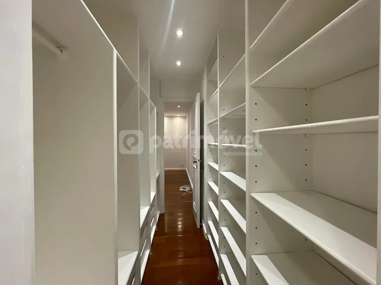 4-bedroom apartment with pool and 3 parking spaces — photo 27