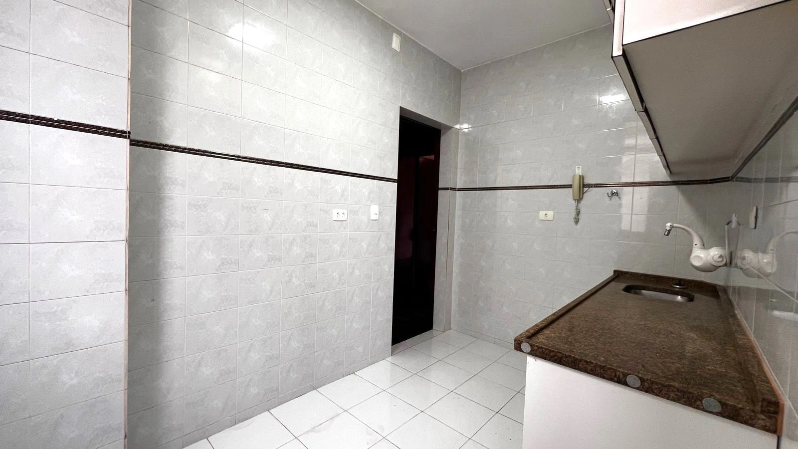 3-bedroom apartment with wood or laminate floors in Curitiba — photo 21