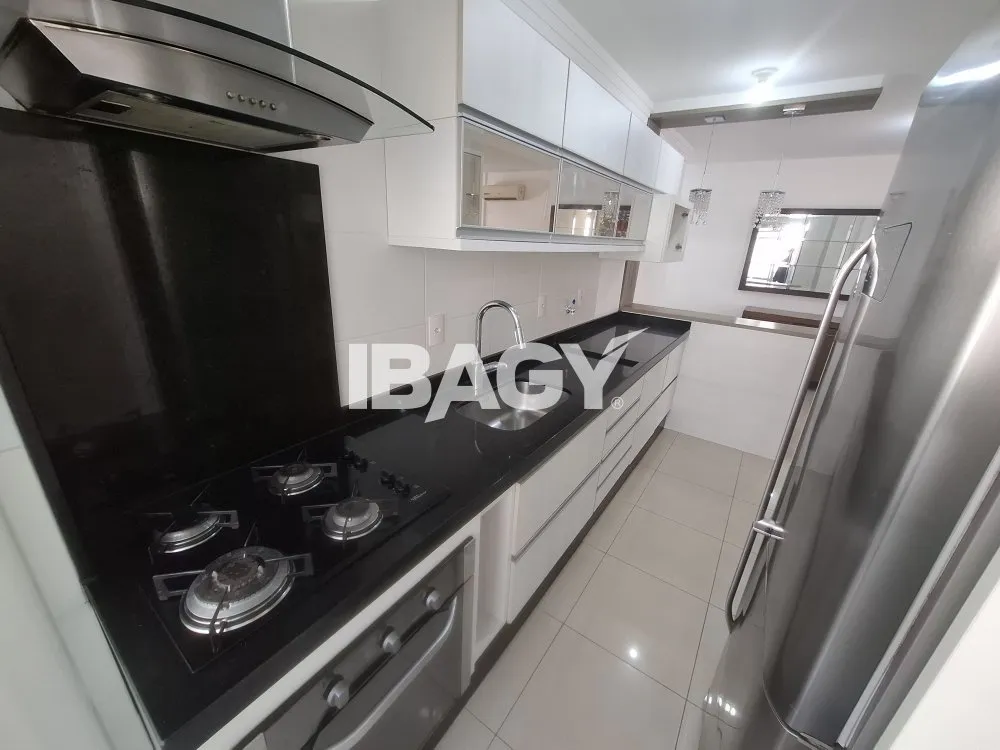 Apartamento mobiliado com 3 dormitórios e sacada envidraçada — photo 3
