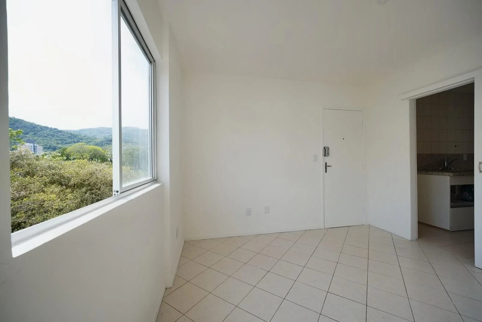 Park view in a 2-bedroom apartment, 52 m² — photo 7