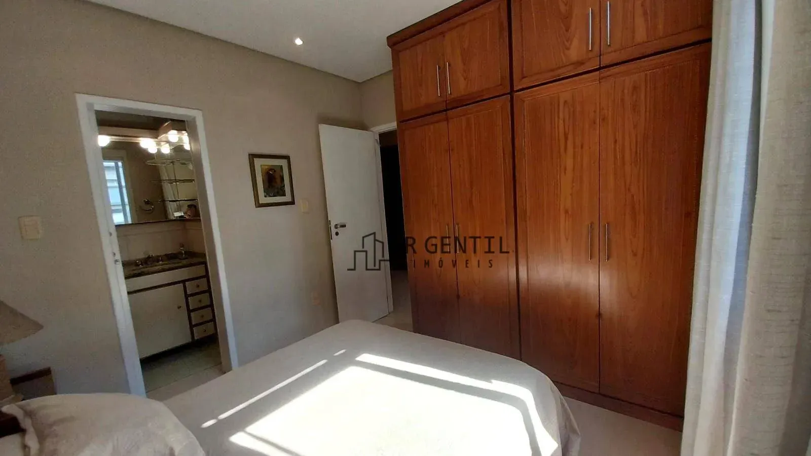 Furnished 1-bedroom apartment with 2 bathrooms