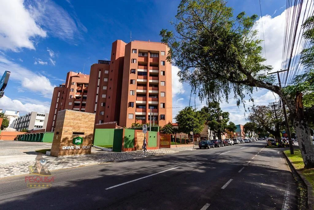 2-bedroom apartment with wood or laminate floors in Curitiba — photo 7