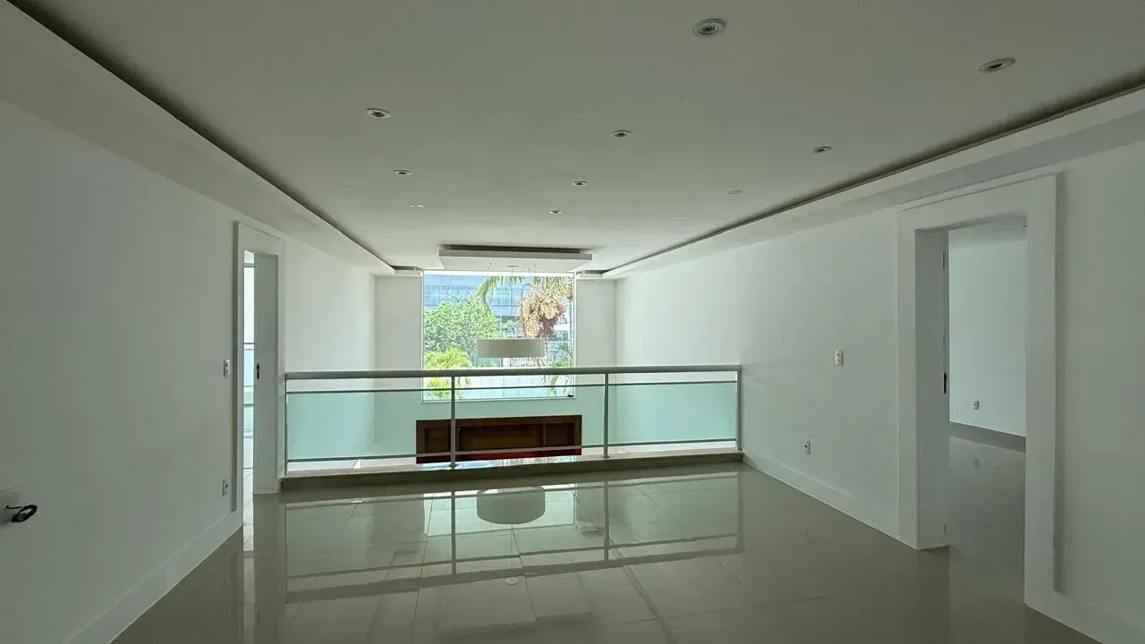 Casa com 5 quartos e 5 banheiros, 900 m² — photo 16