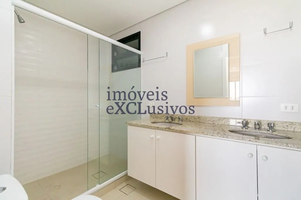 Furnished 2-bedroom apartment with an open-plan kitchen — photo 36