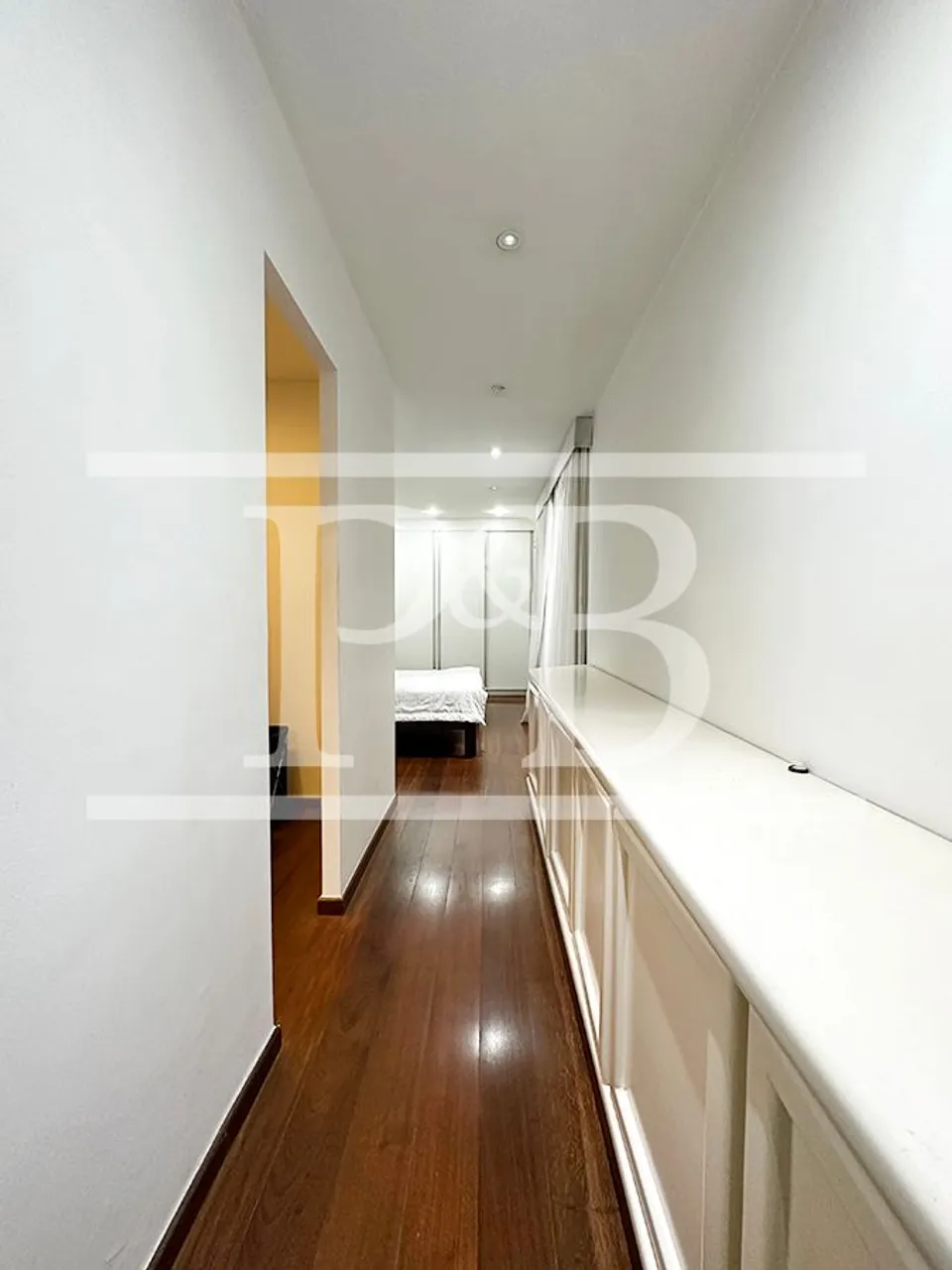 4-bedroom apartment with 250 m² and glassed-in balcony — photo 12