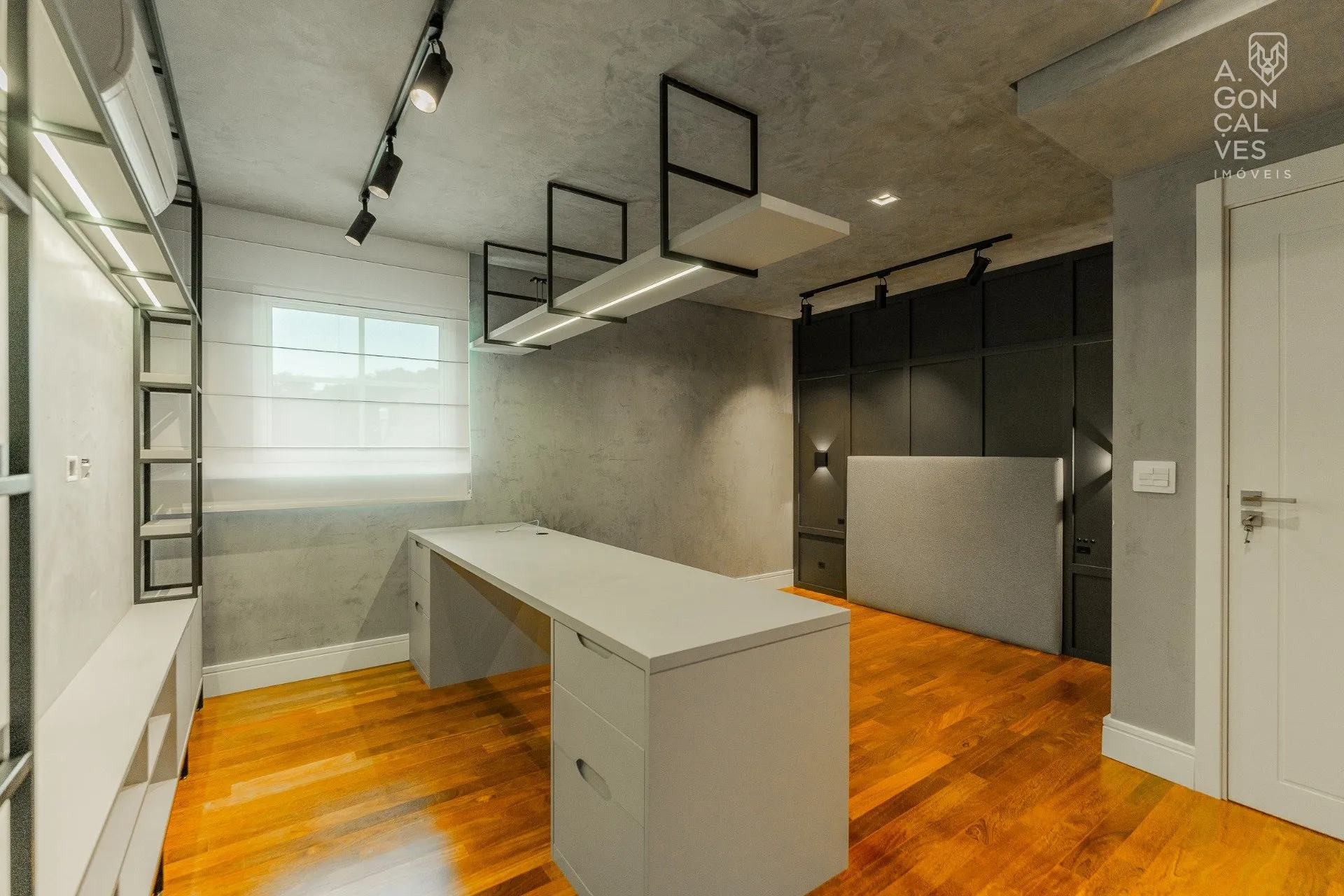 House with 4 bedrooms and 5 bathrooms, 5 parking spots — photo 50