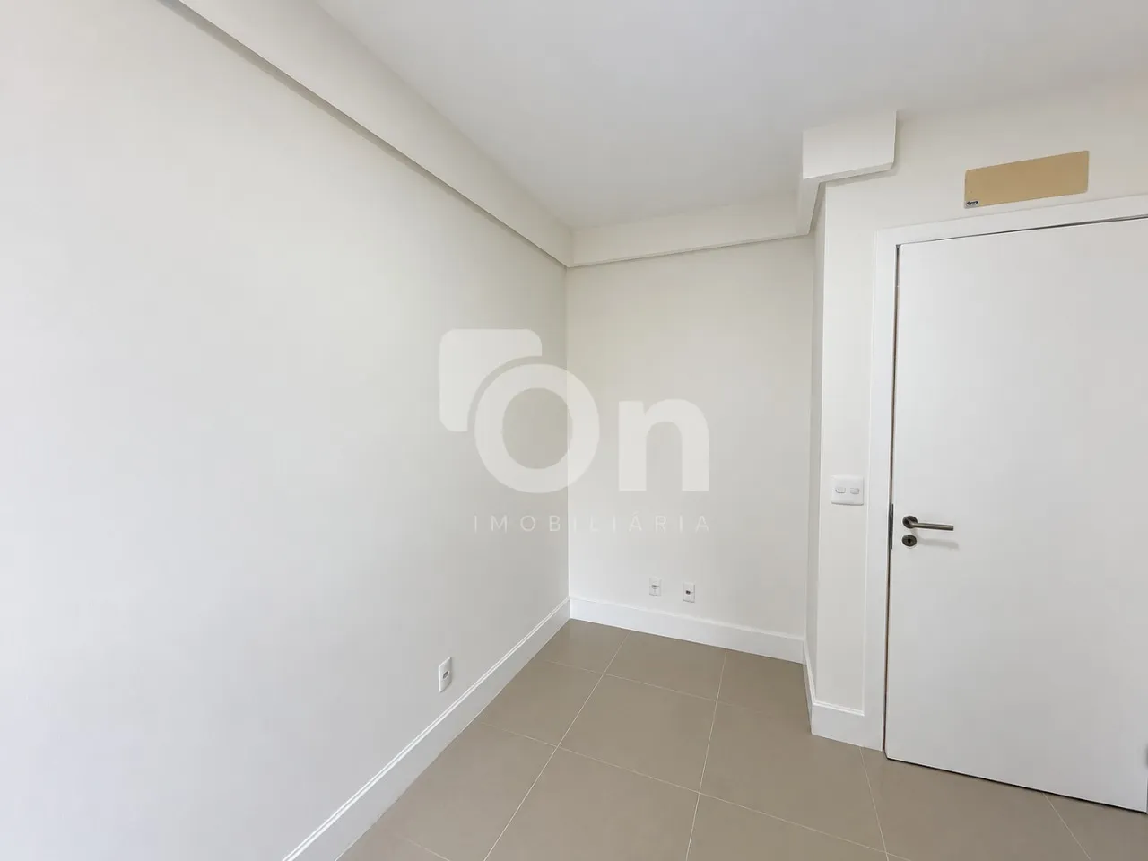 3-bedroom apartment in a building with a gym — photo 20