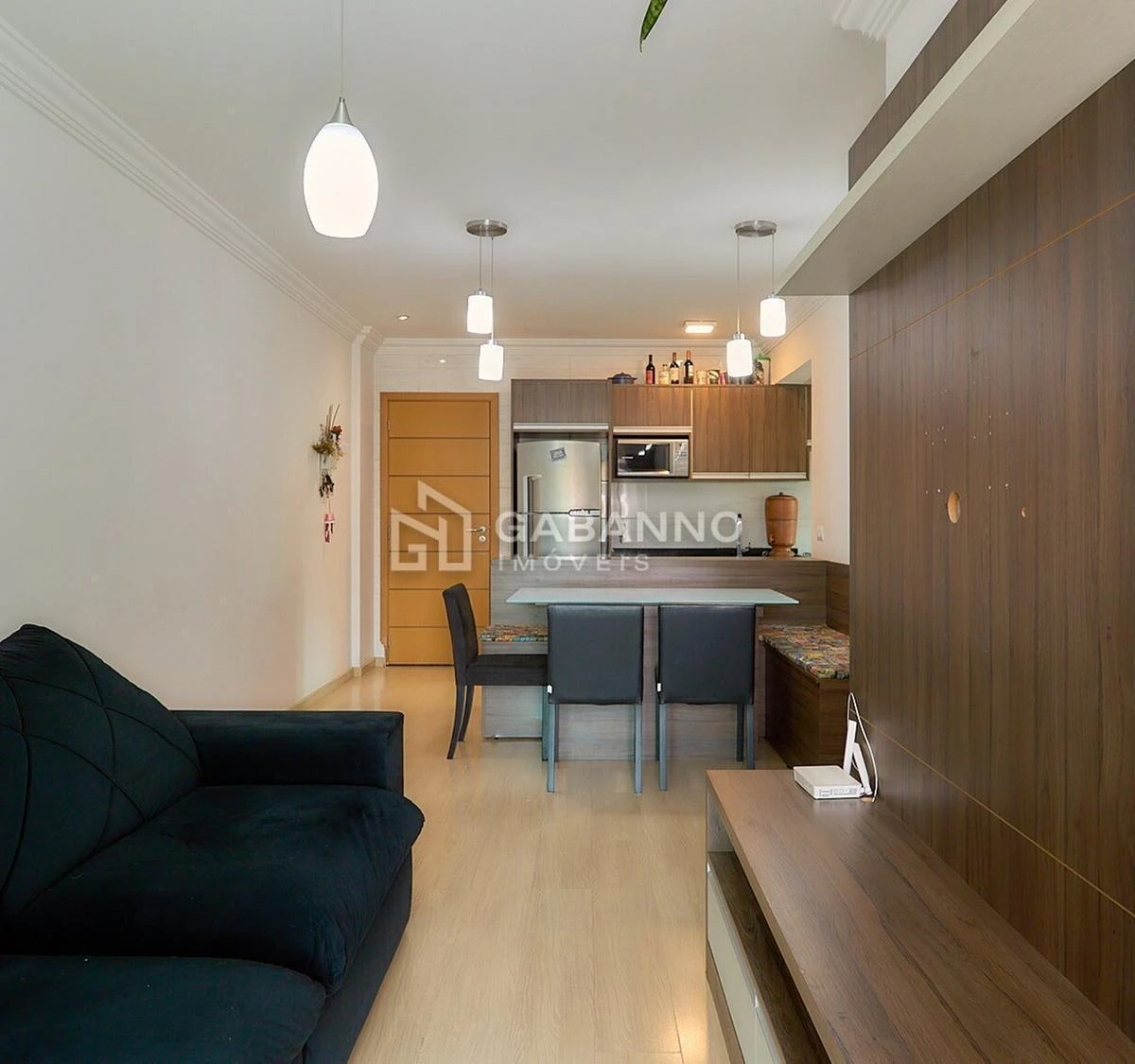Furnished apartment, 69 m², with a glass-enclosed balcony